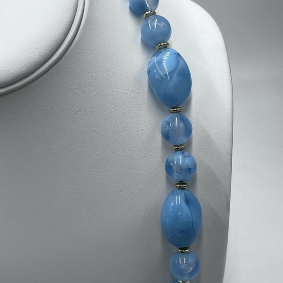 Vintage Blue Swirl Dimension Genuine‎ Lucite One Strand Necklace Tags Hong Kong - Picture 3 of 12